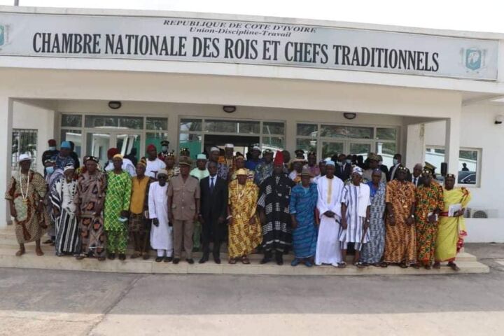 Visite du Ministre de l'Intérieur et de la Sécurité au siège de la CNRCT