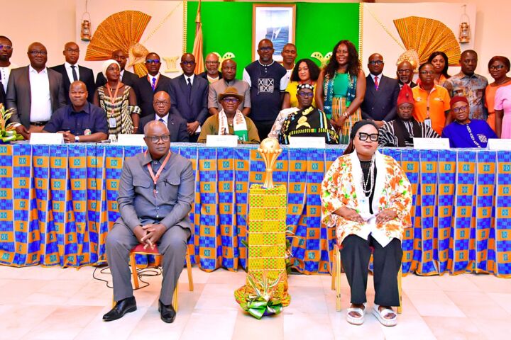 Présentation des trophées de la CAN 2023 et du mondial de maracana 2024 Présentation des trophées de la CAN 2023 et du mondial de maracana 2024