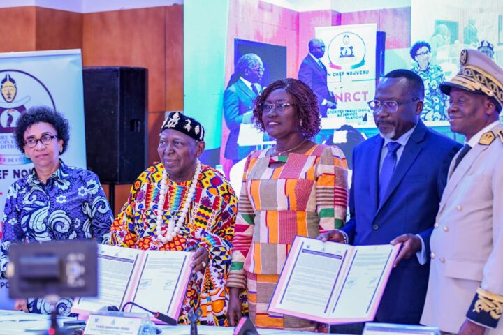 𝐋e bien-être des enfants au cœur des préoccupations des Rois et Chefs Traditionnels 𝐋e bien-être des enfants au cœur des préoccupations des Rois et Chefs Traditionnels